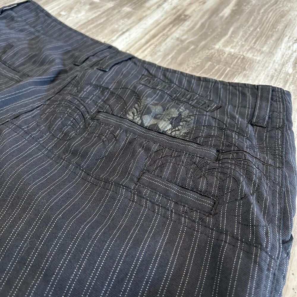 Authentic Vintage Y2K Men's skater surf Quiksilver black pinstripe shorts